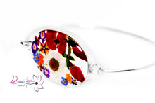 Load image into Gallery viewer, Brazalete Ovalado Adornado con Flores