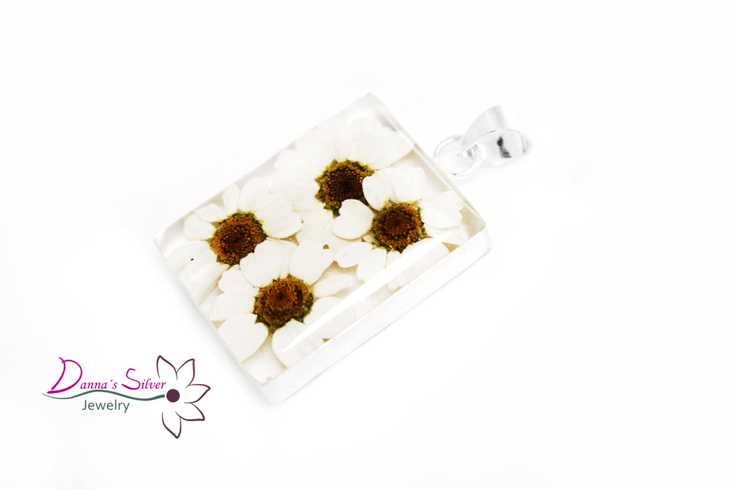 Dije rectangular con flores de Margarita (DSDJFL-01)